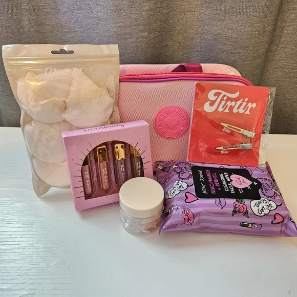 Cosmetic Bag with Beauty Bundle - Picture 2 of 4